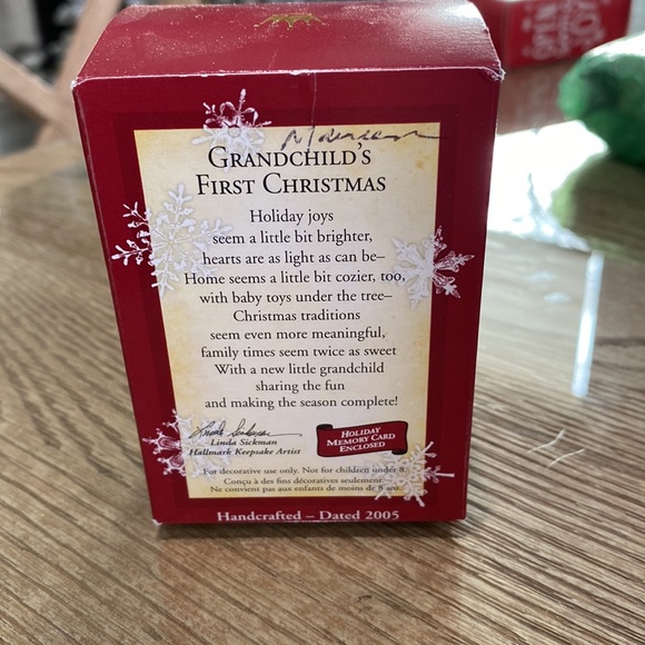 2005 Hallmark Keepsake Ornament Grandchild's First Christmas - Picture 2 of 4
